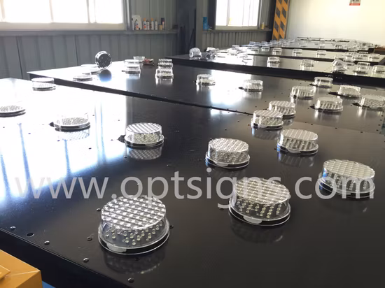 Il sistema di luci del segnale stradale a energia solare a LED a sfera piena a tre colori di avvertimento da 300 mm include la freccia del timer per il conto alla rovescia