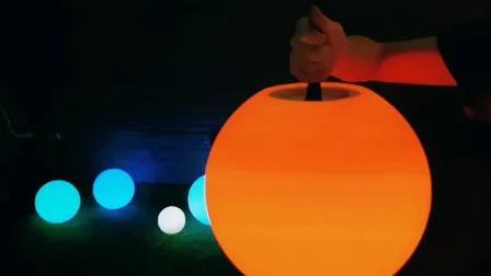 Sfera luminosa a LED in plastica con cubo di palle di neve per decorazioni natalizie